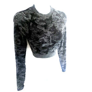 Gymshark Women’s Size XS Adapt Camo Seamless Crop Top Black Gray Camo